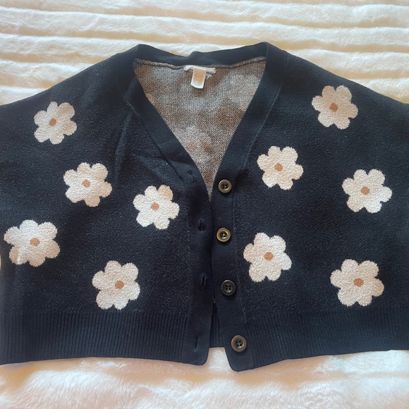 Daisy flower cropped cardigan sweater - Picture 5 of 10